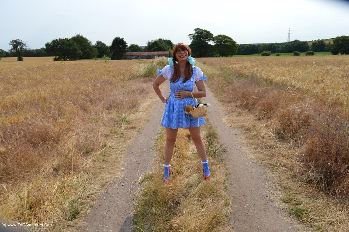 Barby Pays Homage To One Of Her Film Faves