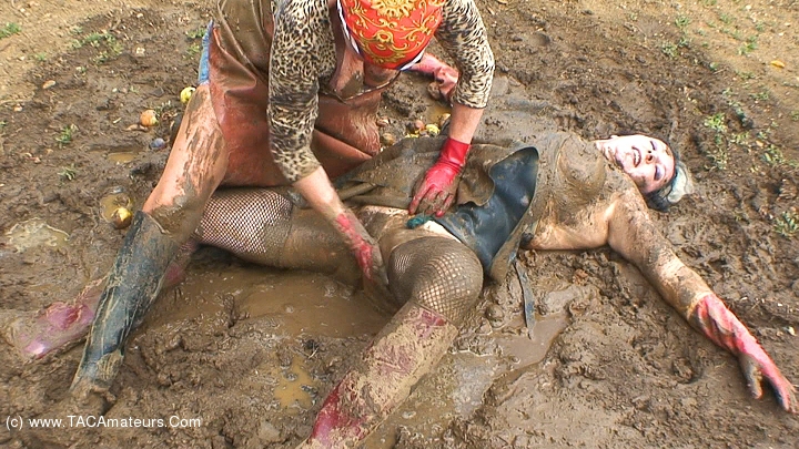 In The Mud With My Friend Helga Pt1