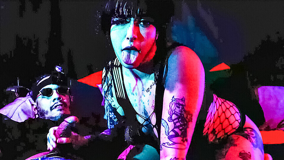 Tenshii Takes A Big One – Tenshii Tushii & Sancho Villax