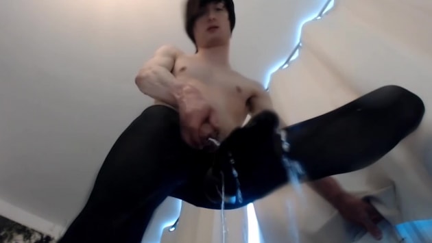 Ultra-seductive Danny Alexander Scarlet pissing on your face
